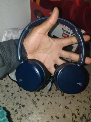 Auriculares negros diadema