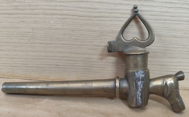 Grifo de bronce para bota siglo XIX