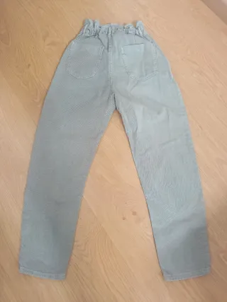 Pantalón vaquero Zara verde oliva