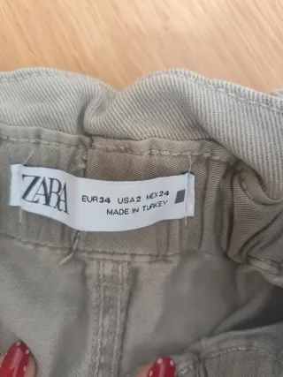 Pantalón vaquero Zara verde oliva