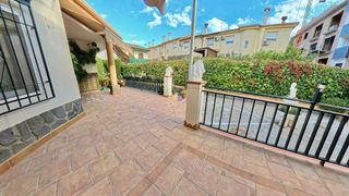 Casa adosada en venta en Zubia (La)