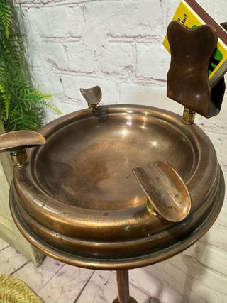 Cenicero de cobre con pie