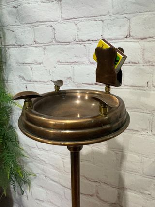 Cenicero de cobre con pie