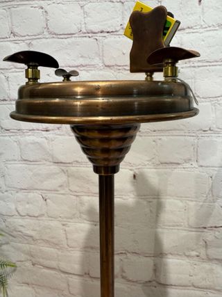 Cenicero de cobre con pie