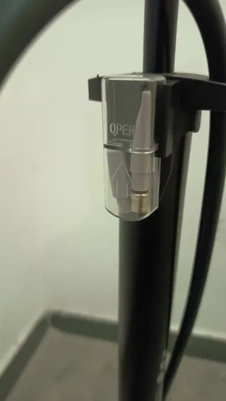 Bomba de pie para bicicleta con manómetro