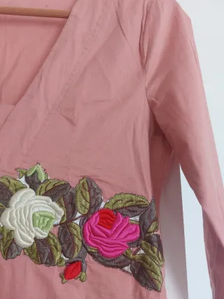 Vestido rosa bordado flores talla M