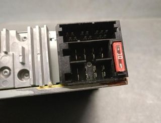 5491358 8200617365 sistema audio radio dacia logan