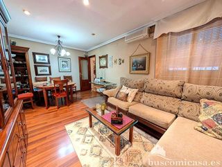 Chalet en venta en Linares