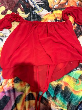 Blusa roja hombros descubiertos