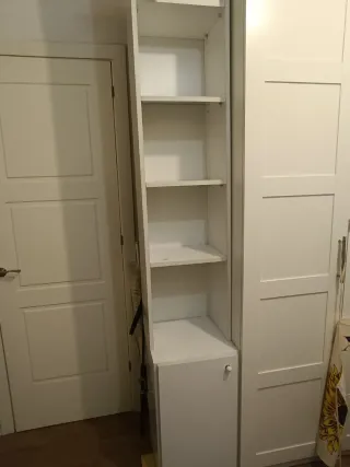 Estantería blanca de madera