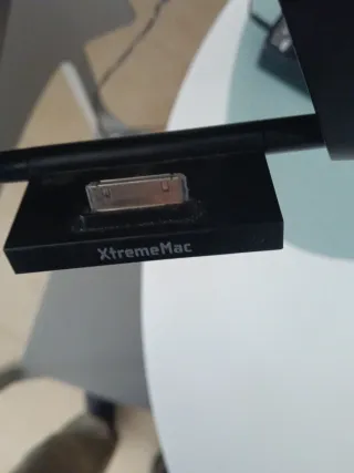 Altavoz Negro con Cargador