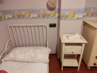 Armario,mueble con bañera bebes,cama y perchero.
