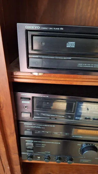 Equipo Hi-Fi Onkyo RI + Tocadisco + altavoces