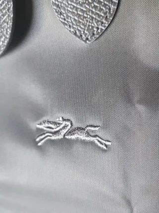 Le Pliage tamaño grande para hombros. Color verde.