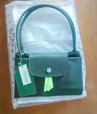 Le Pliage tamaño grande para hombros. Color verde.