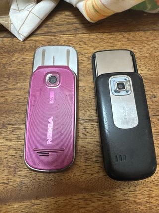 2 Telefoni Nokia: Rosa e Nero