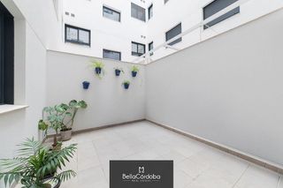 Piso en alquiler en Poniente-Norte - Miralbaida - Parque Azahara en Córdoba