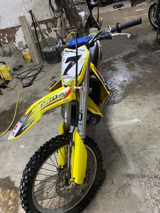 Suzuki RM 250 Motocross