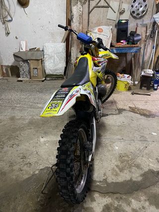 Suzuki RM 250 Motocross