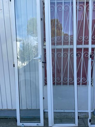 Ventanas de aluminio blancas