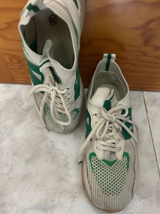 Zapatillas Blancas y Verdes
