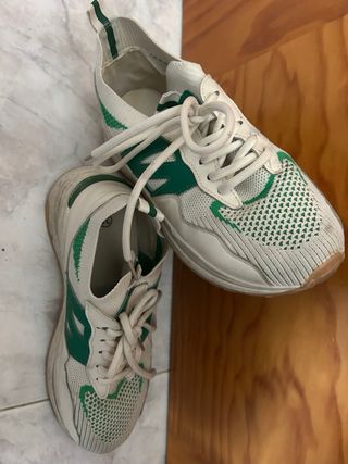Zapatillas Blancas y Verdes