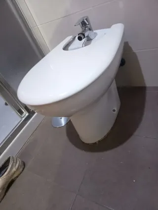 Bidé Roca Blanco Porcelana con Grifo