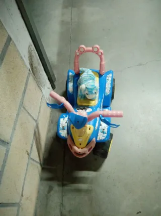 Correpasillos o moto de juguete