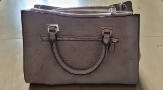 Bolso Guess Bison 34×24 cm.