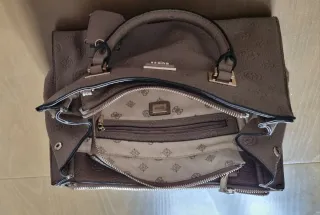 Bolso Guess Bison 34×24 cm.