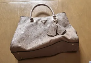 Bolso Guess Bison 34×24 cm.