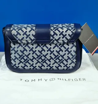 ✨️Bolso Tommy Hilfiger Azul Marino y Blanco✨️