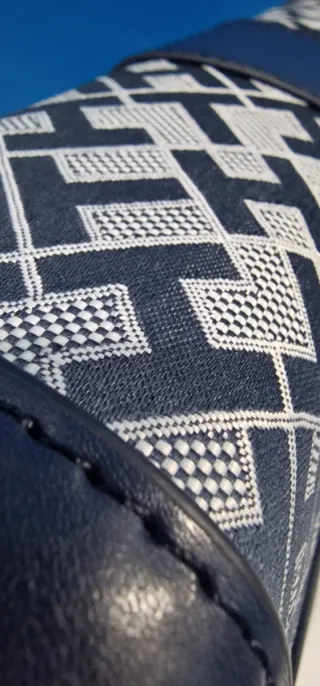 ✨️Bolso Tommy Hilfiger Azul Marino y Blanco✨️