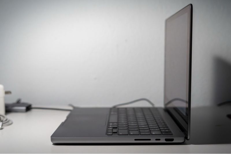 MacBook Pro M1 Plata/Gris Espacial afbeelding 4