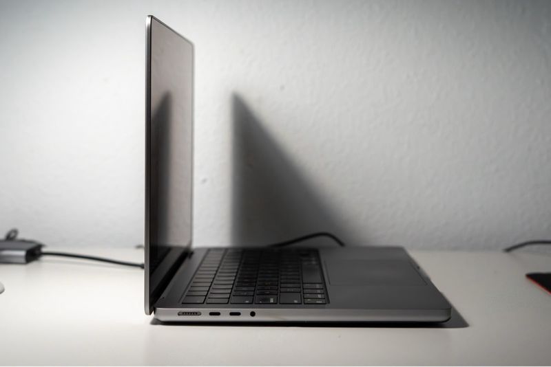 MacBook Pro M1 Plata/Gris Espacial afbeelding 3