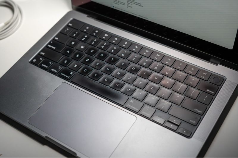 MacBook Pro M1 Plata/Gris Espacial afbeelding 6