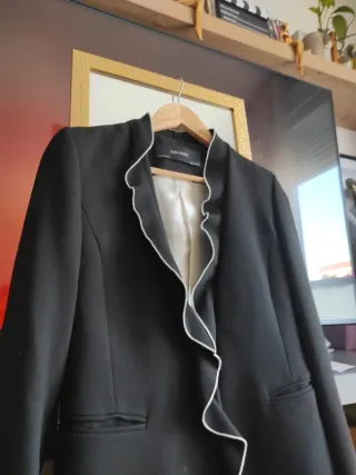 Blazer americana ZARA negro ribete blanco evento