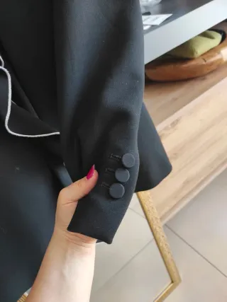 Blazer americana ZARA negro ribete blanco evento