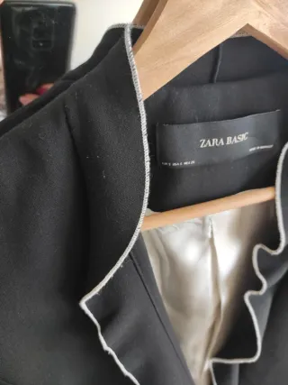 Blazer americana ZARA negro ribete blanco evento