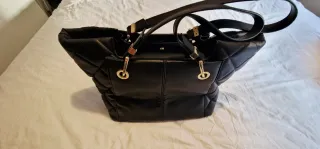 Bolso Steve Madden Negro con Detalles Dorados