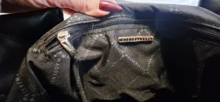 Bolso Steve Madden Negro con Detalles Dorados