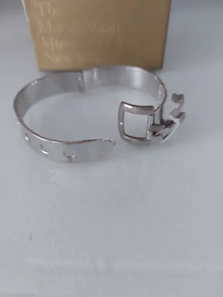 Pulsera forma hebilla Museum Metropolitan N. York