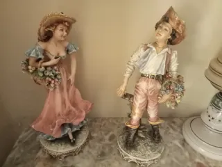 Figuras de cerámica pareja flores