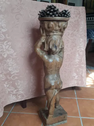 TALLA DE NIÑO DE MADERA CON FRUTAS