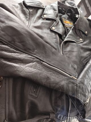 Giubbotto in pelle nero con lacci