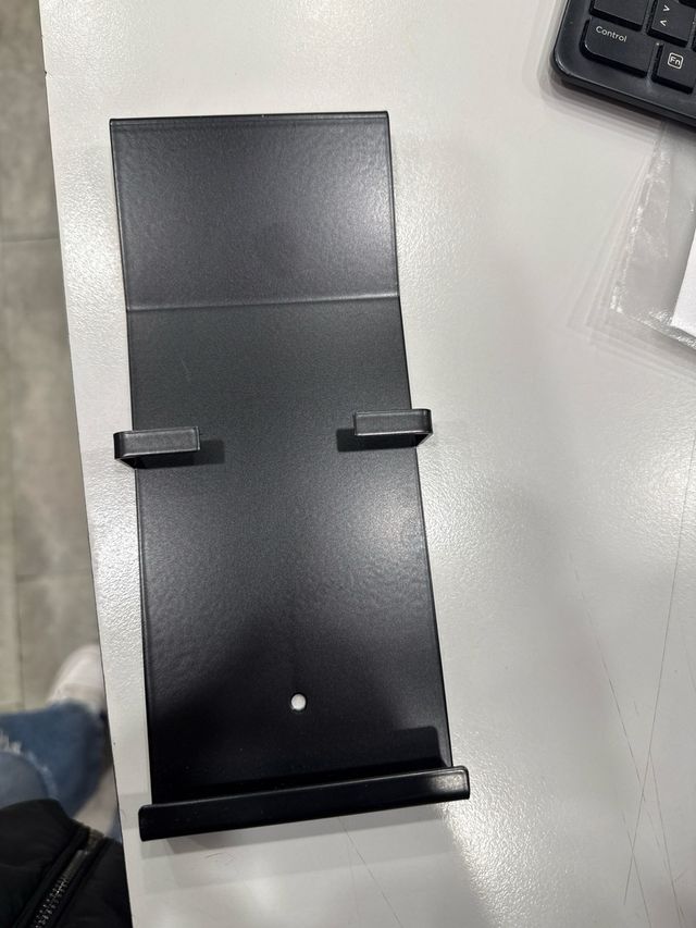 Soporte metálico móvil/tablet estable