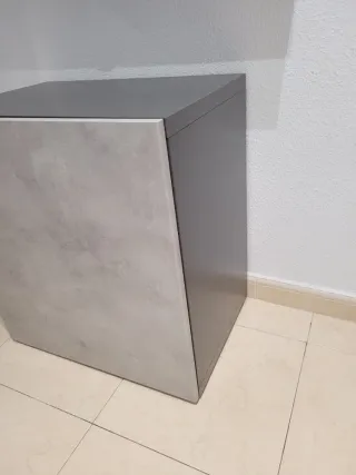 Módulo BESTÅ Ikea Color gris oscuro.