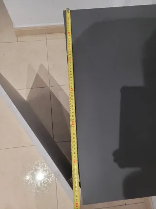 Módulo BESTÅ Ikea Color gris oscuro.