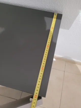 Módulo BESTÅ Ikea Color gris oscuro.