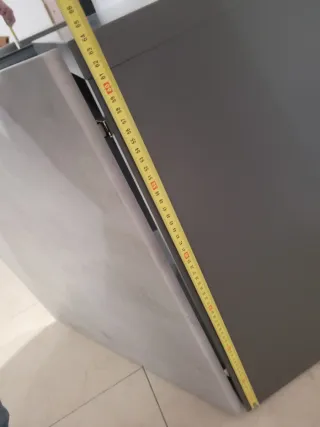 Módulo BESTÅ Ikea Color gris oscuro.